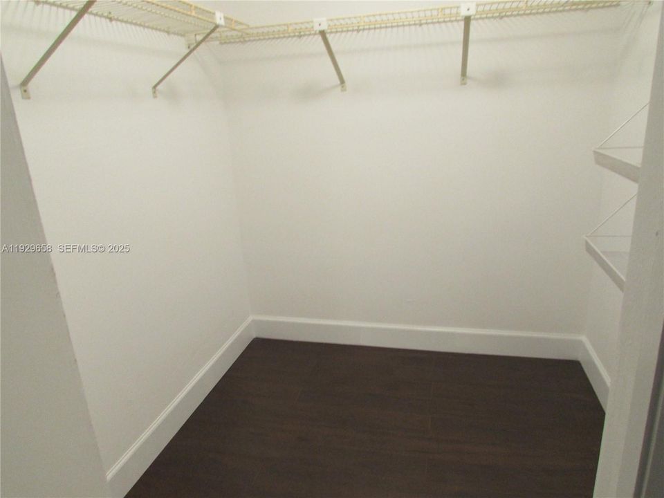 出租: $1,990 (1 贝兹, 1 浴室, 812 平方英尺)