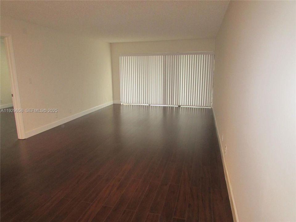 出租: $1,990 (1 贝兹, 1 浴室, 812 平方英尺)