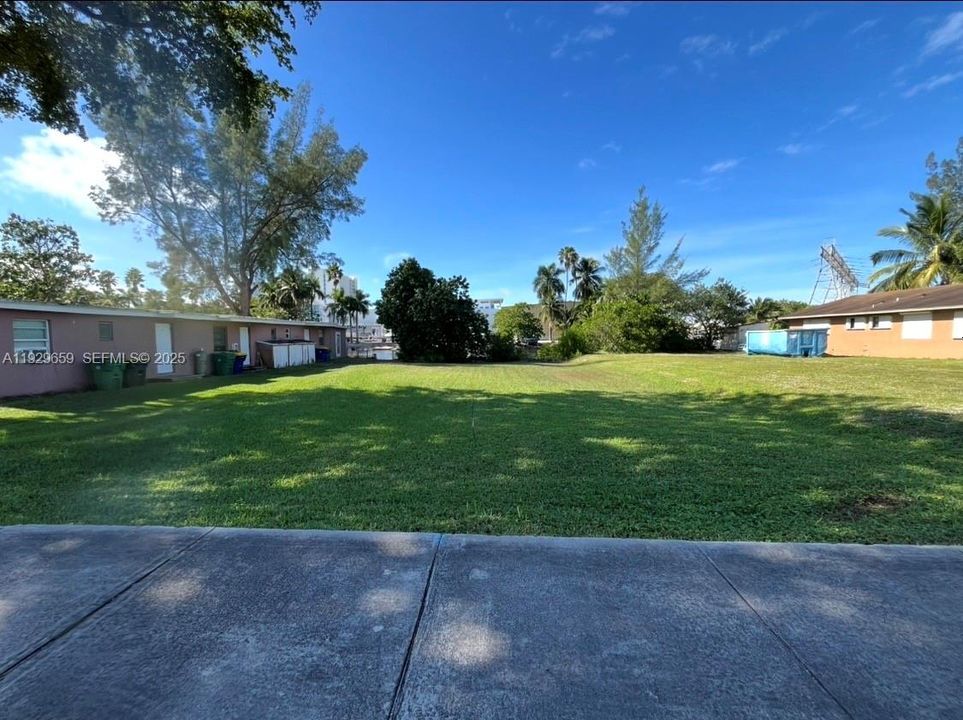 For Sale: $675,000 (0.14 acres)