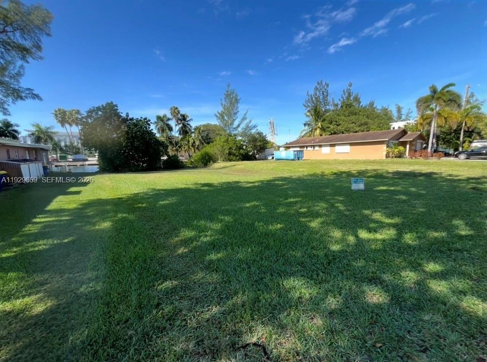 For Sale: $675,000 (0.14 acres)