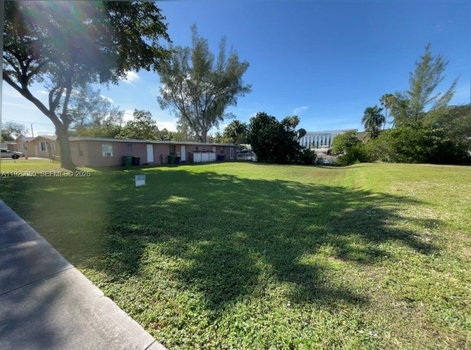 For Sale: $675,000 (0.14 acres)