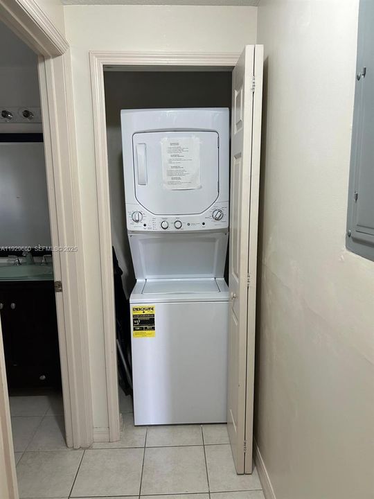 For Rent: $2,100 (1 beds, 1 baths, 614 Square Feet)