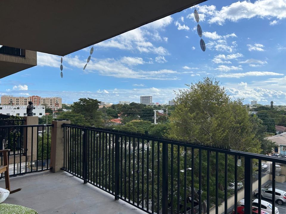 For Rent: $2,100 (1 beds, 1 baths, 614 Square Feet)