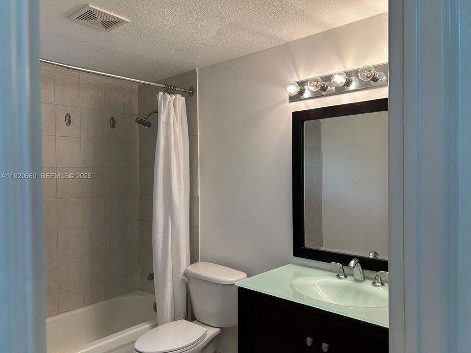 For Rent: $2,100 (1 beds, 1 baths, 614 Square Feet)