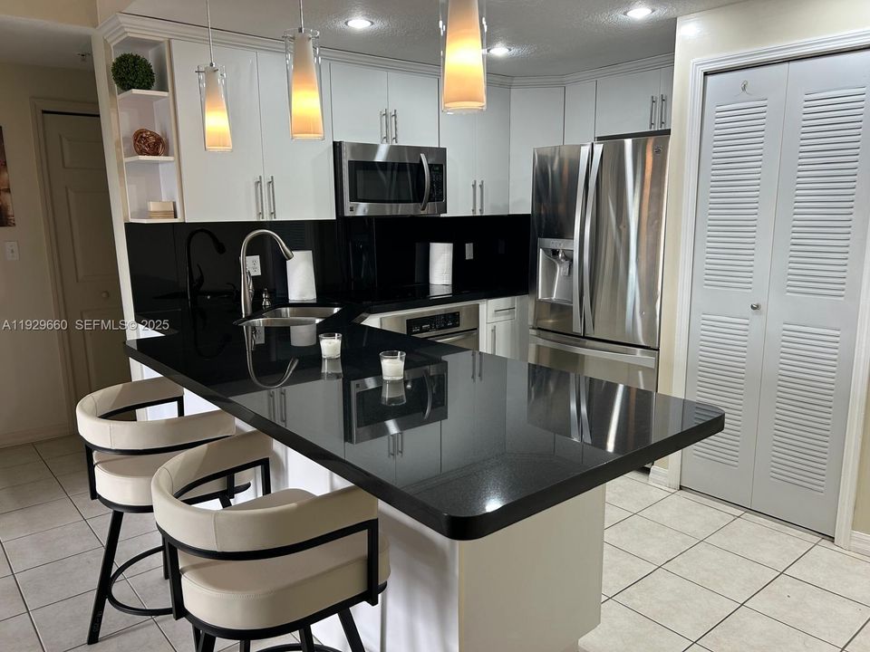 For Rent: $2,100 (1 beds, 1 baths, 614 Square Feet)