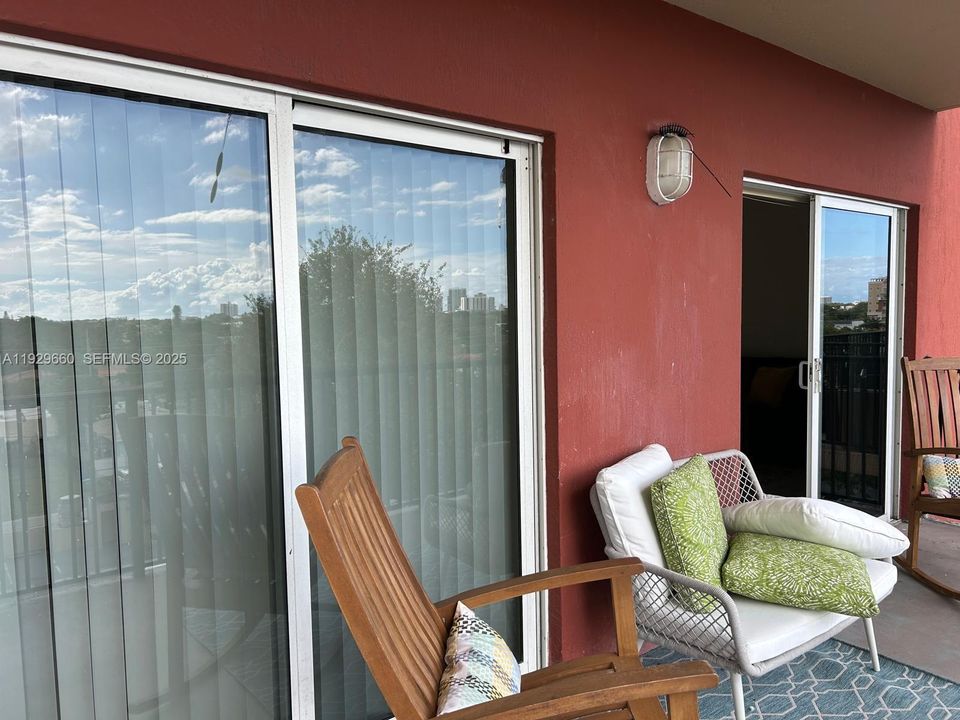 For Rent: $2,100 (1 beds, 1 baths, 614 Square Feet)