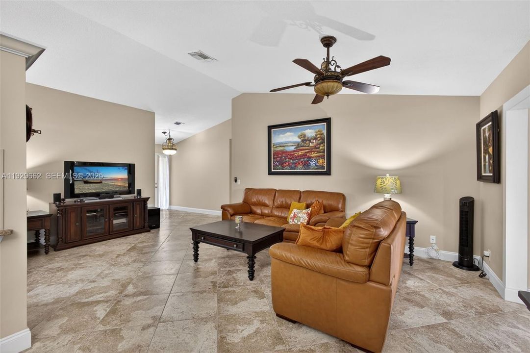 待售: $559,900 (3 贝兹, 2 浴室, 1579 平方英尺)