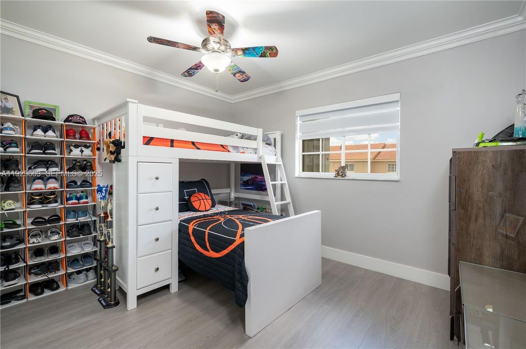 For Rent: $3,200 (3 beds, 2 baths, 1848 Square Feet)