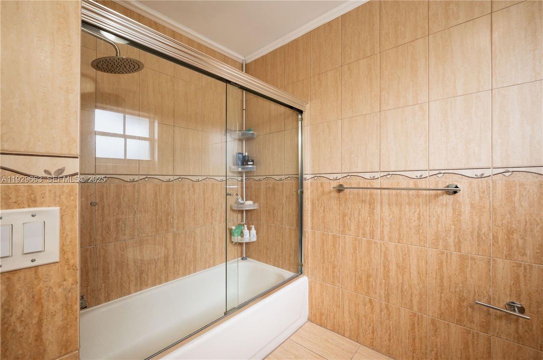 For Rent: $3,200 (3 beds, 2 baths, 1848 Square Feet)