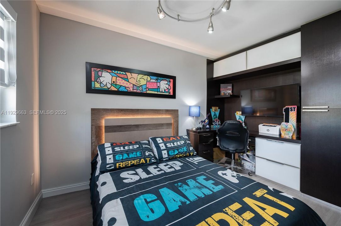 For Rent: $3,200 (3 beds, 2 baths, 1848 Square Feet)