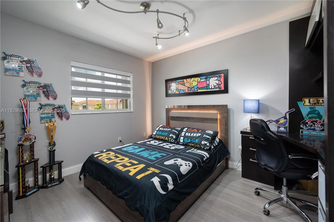 For Rent: $3,200 (3 beds, 2 baths, 1848 Square Feet)