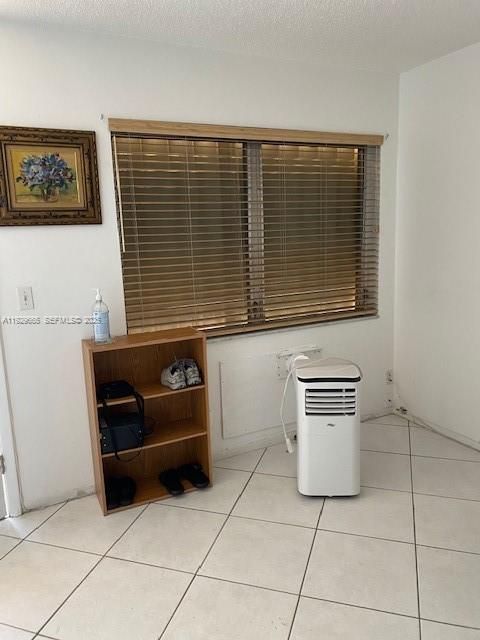 出租: $2,200 (2 贝兹, 1 浴室, 848 平方英尺)