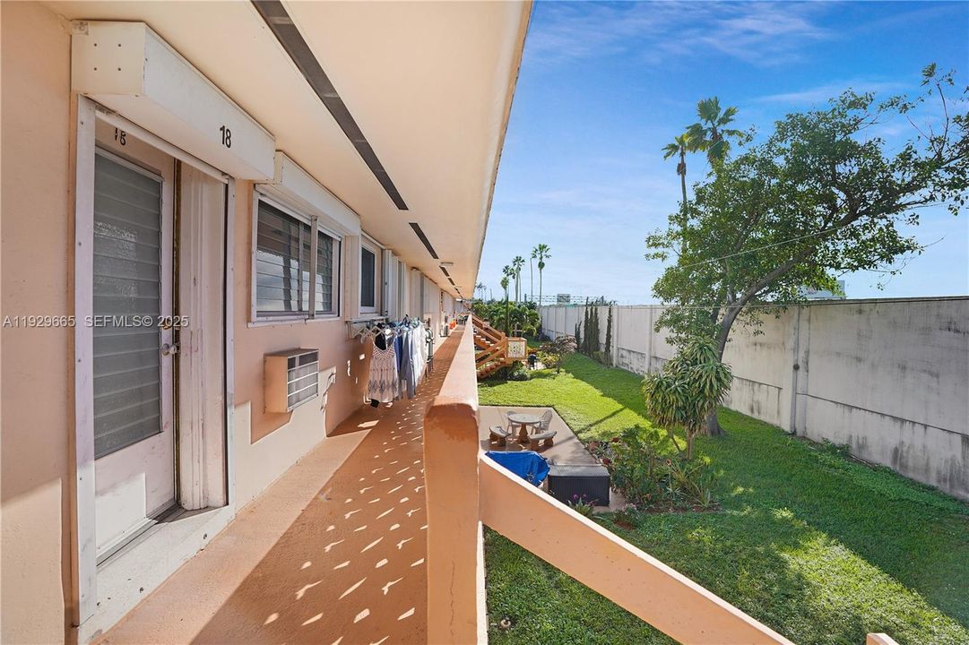 出租: $2,200 (2 贝兹, 1 浴室, 848 平方英尺)