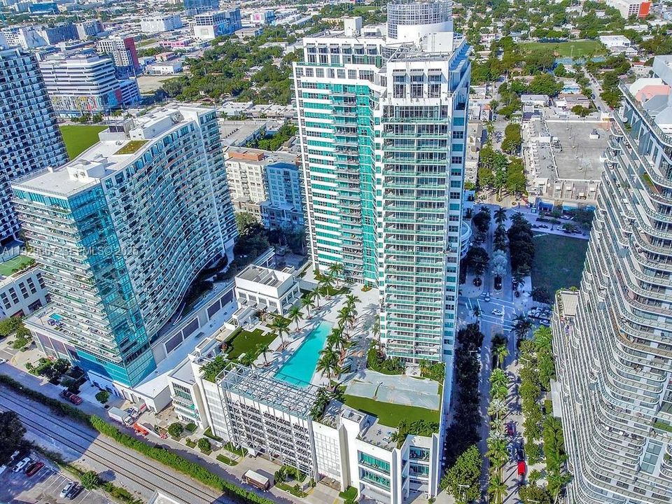 На продажу: $710,000 (2 спален, 2 ванн, 1181 Квадратных фут)