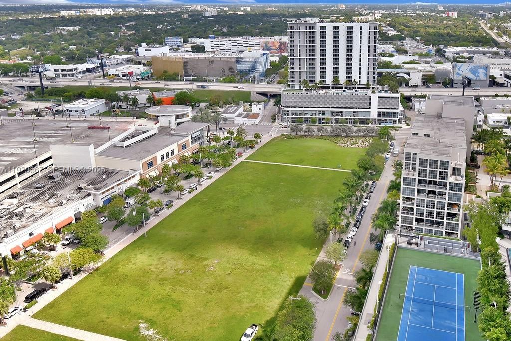 На продажу: $710,000 (2 спален, 2 ванн, 1181 Квадратных фут)