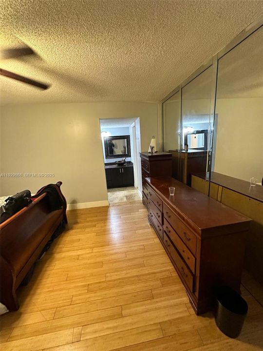 В аренду: $2,500 (2 спален, 2 ванн, 1350 Квадратных фут)