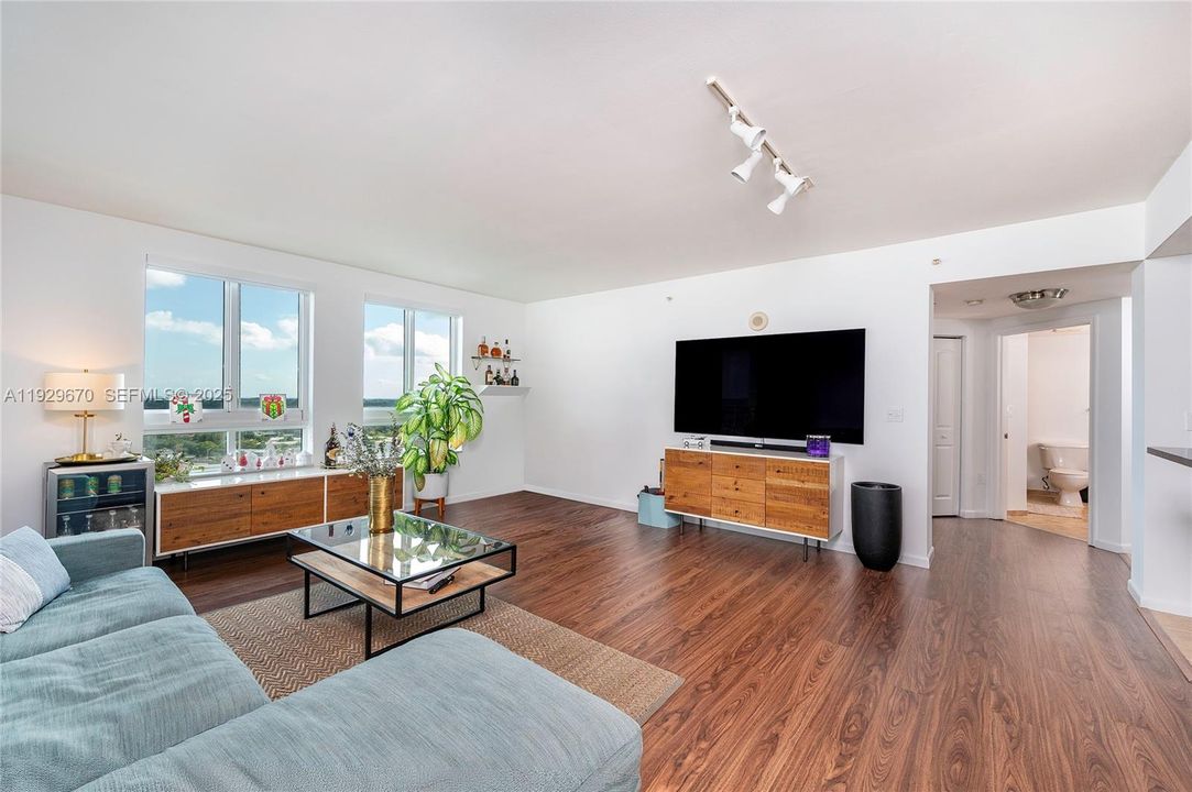 На продажу: $510,000 (2 спален, 2 ванн, 1155 Квадратных фут)