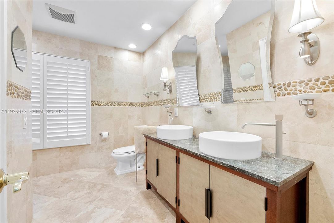 For Sale: $1,250,000 (4 beds, 3 baths, 2122 Square Feet)