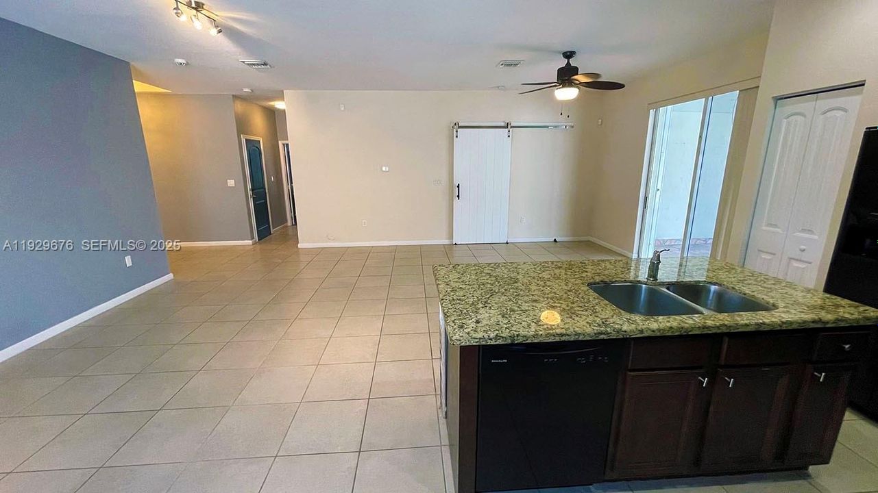 En Venta: $630,000 (4 camas, 3 baños, 1837 Pies cuadrados)