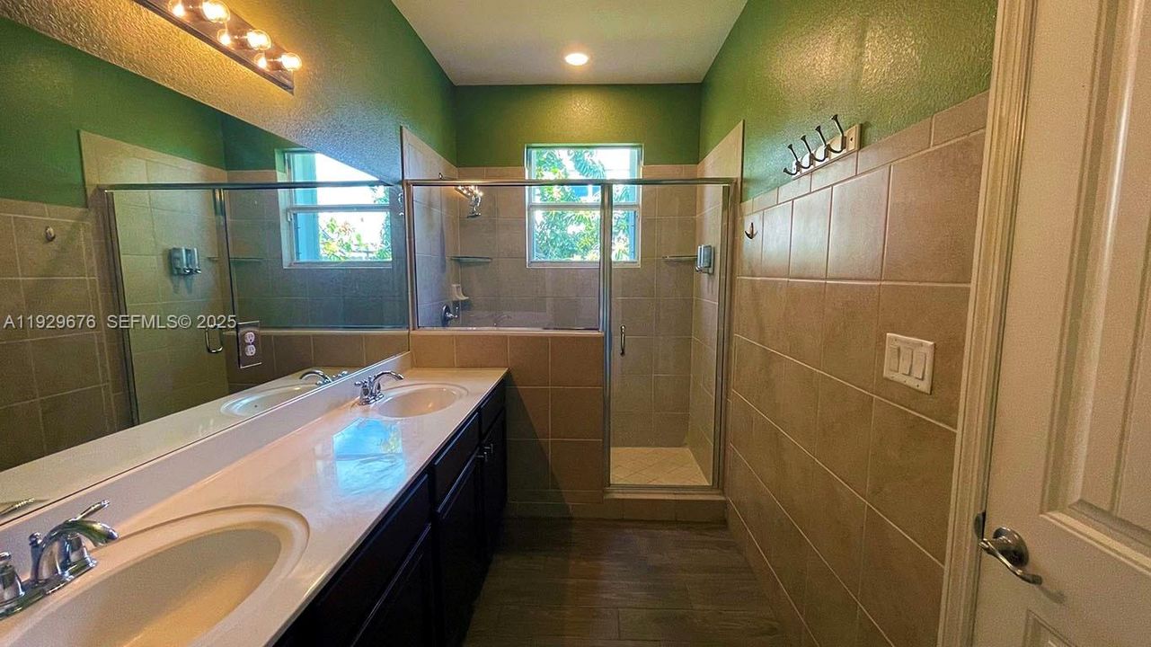 En Venta: $630,000 (4 camas, 3 baños, 1837 Pies cuadrados)