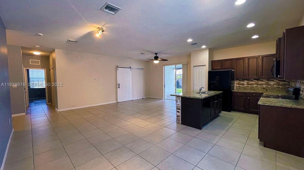 En Venta: $630,000 (4 camas, 3 baños, 1837 Pies cuadrados)