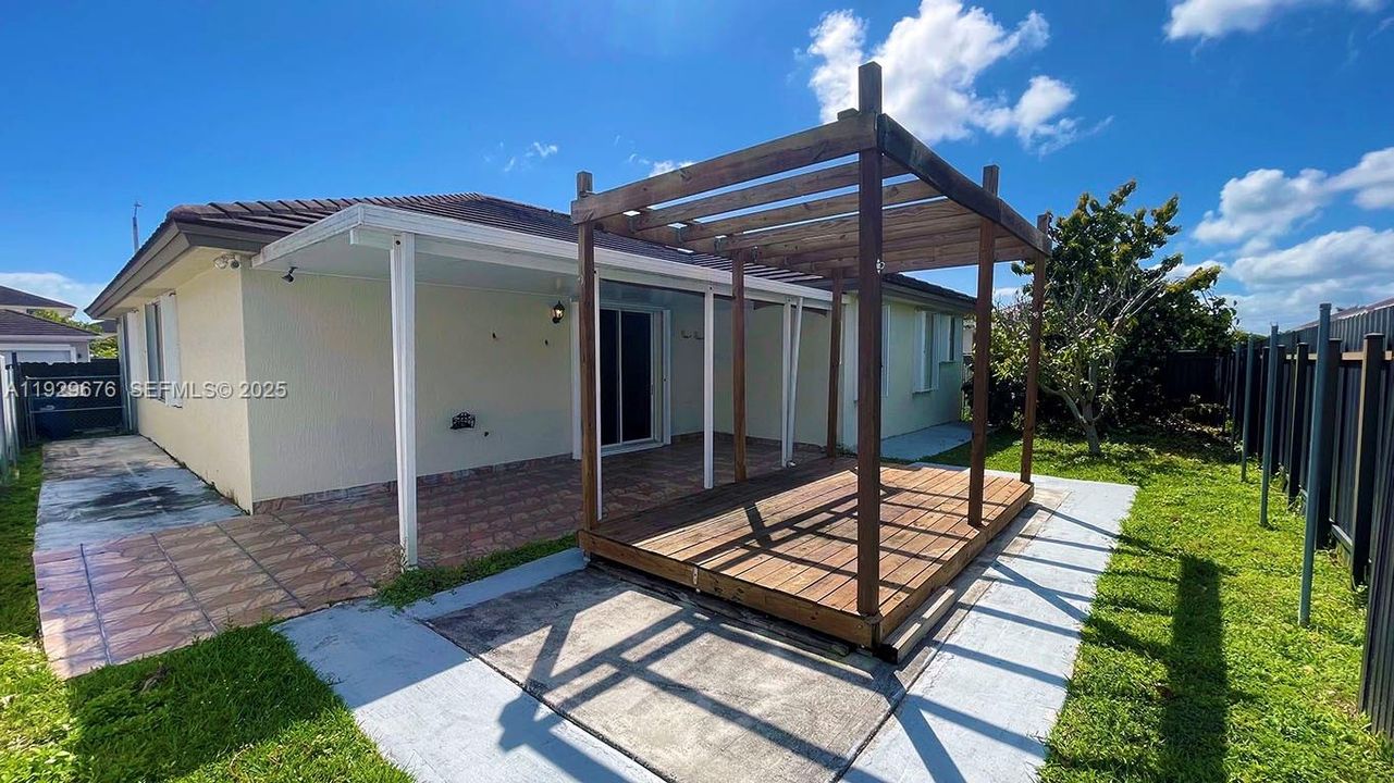 En Venta: $630,000 (4 camas, 3 baños, 1837 Pies cuadrados)