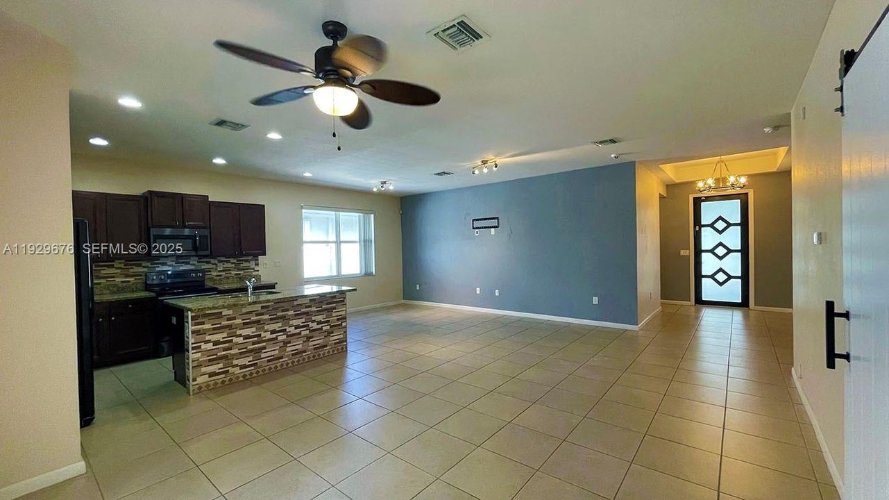 En Venta: $630,000 (4 camas, 3 baños, 1837 Pies cuadrados)