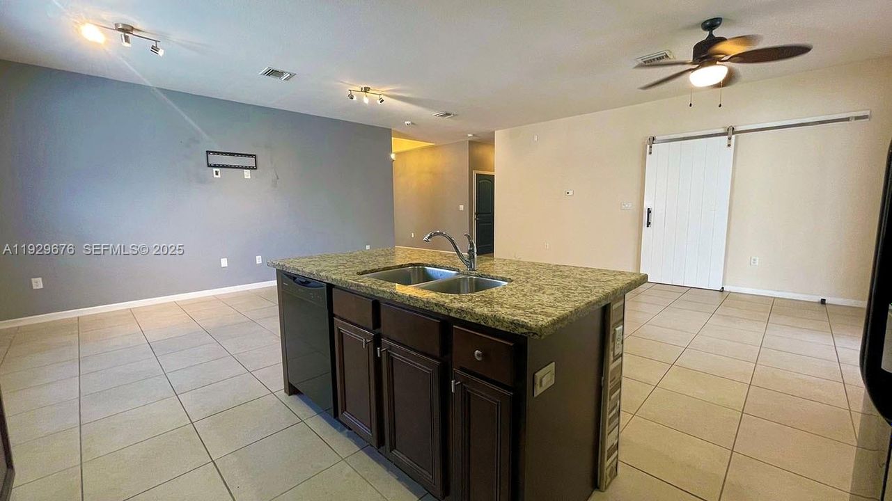 En Venta: $630,000 (4 camas, 3 baños, 1837 Pies cuadrados)