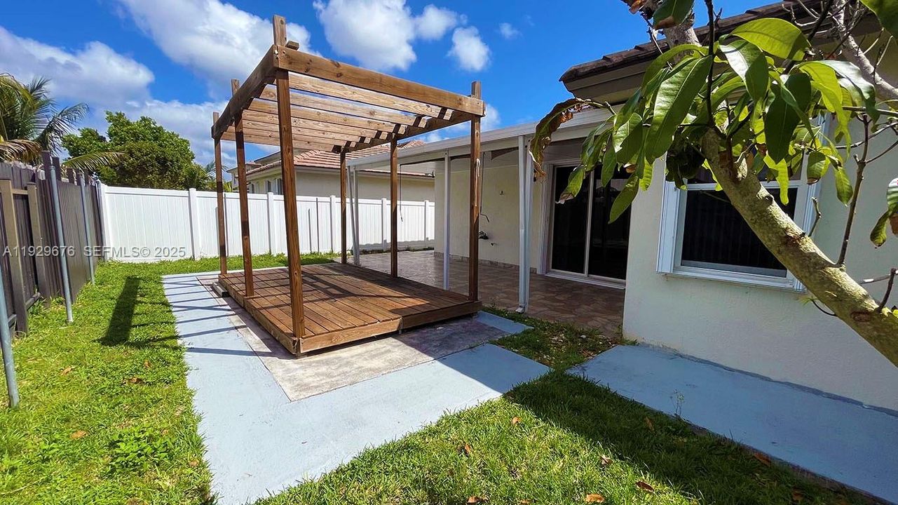 En Venta: $630,000 (4 camas, 3 baños, 1837 Pies cuadrados)