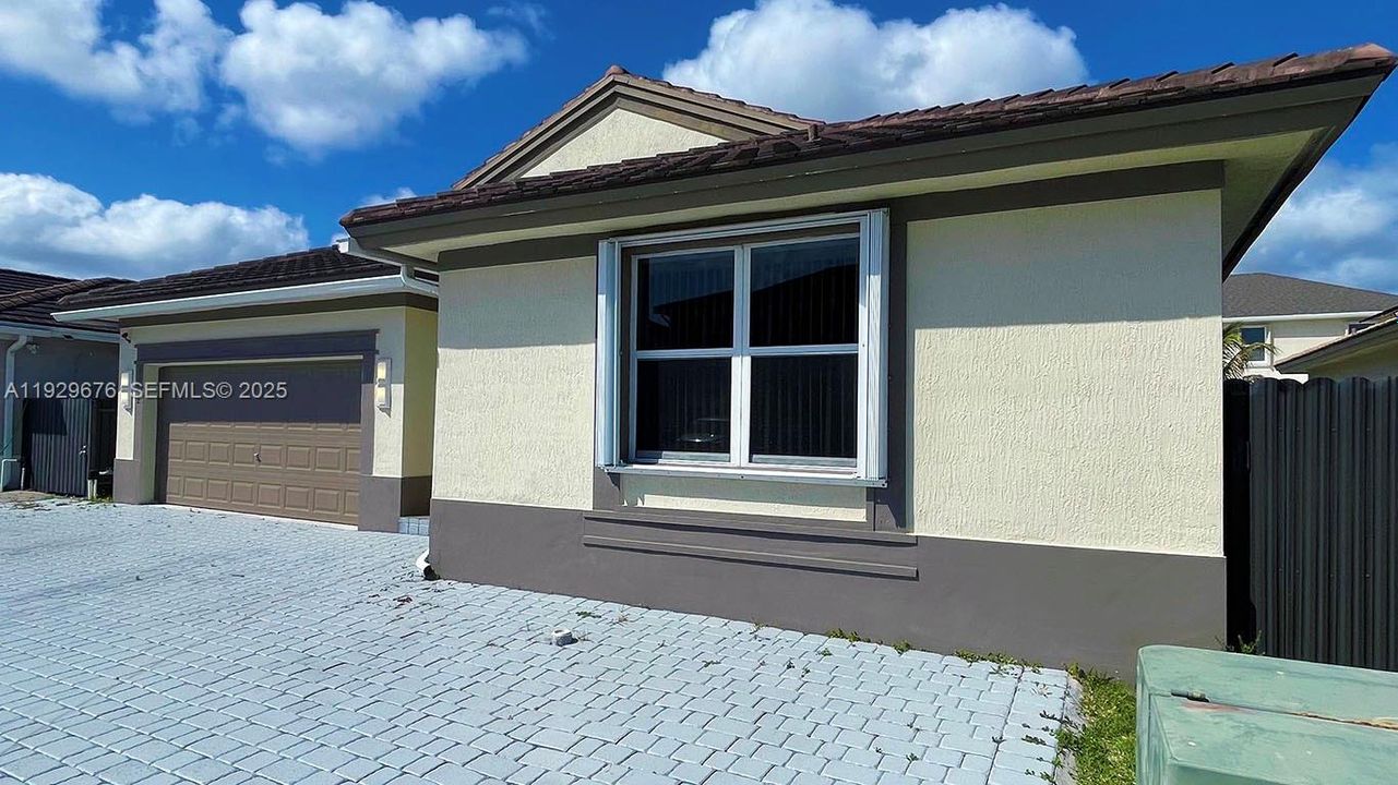 En Venta: $630,000 (4 camas, 3 baños, 1837 Pies cuadrados)