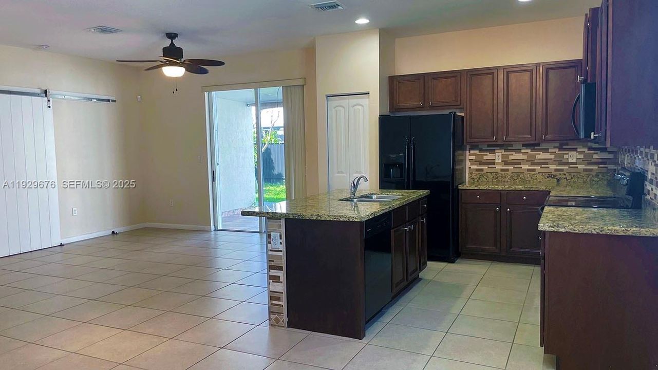 En Venta: $630,000 (4 camas, 3 baños, 1837 Pies cuadrados)