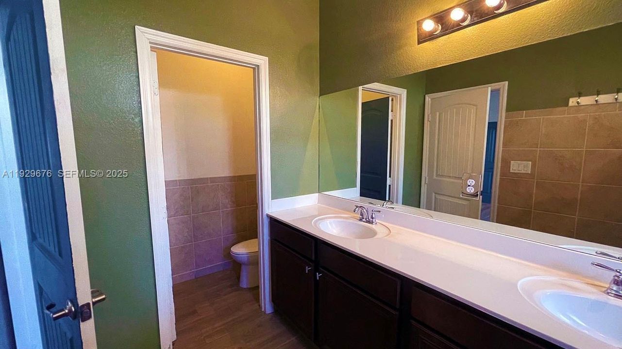 En Venta: $630,000 (4 camas, 3 baños, 1837 Pies cuadrados)