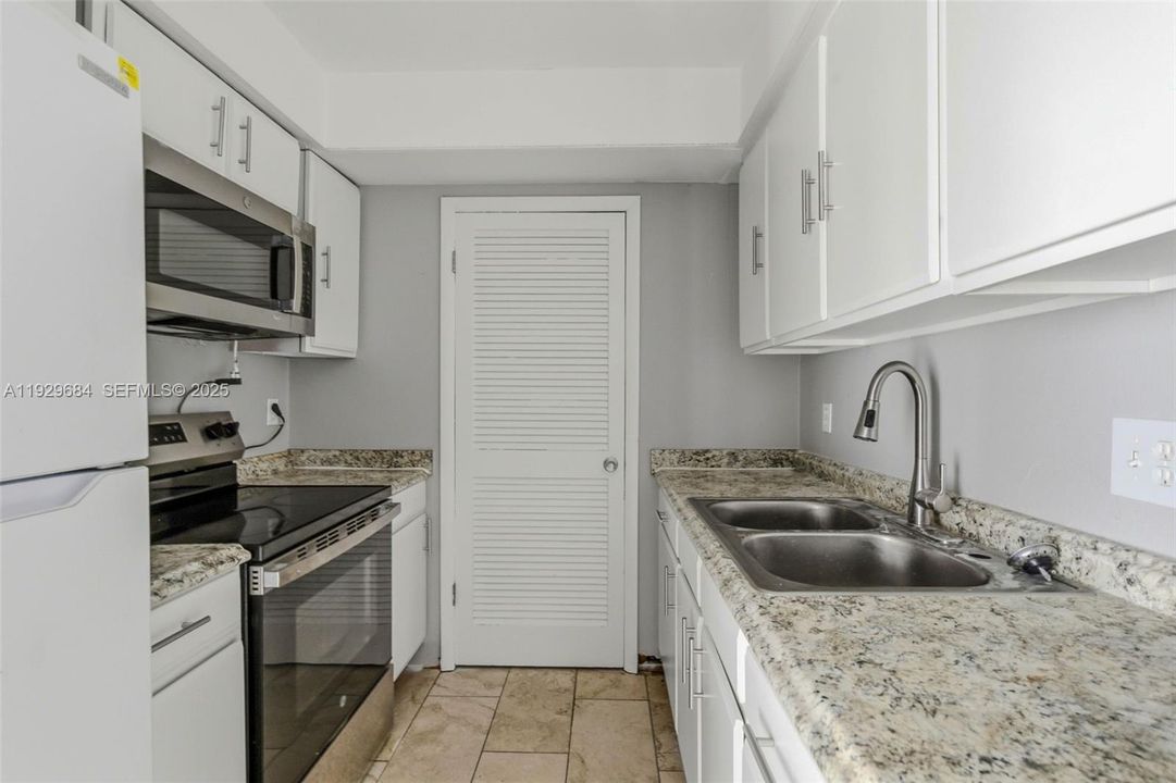 На продажу: $750,000 (0 спален, 0 ванн, 0 Квадратных фут)