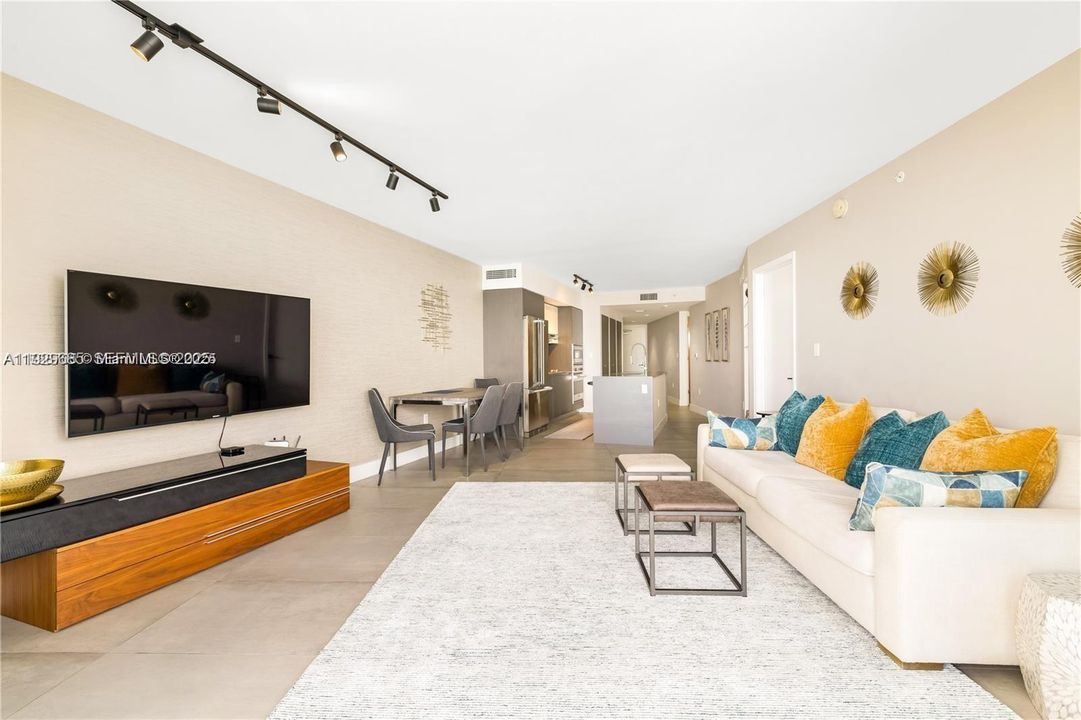 For Rent: $5,950 (2 beds, 2 baths, 1143 Square Feet)