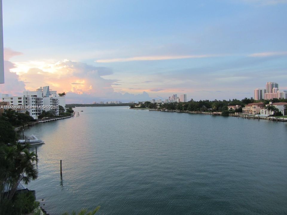 For Rent: $5,950 (2 beds, 2 baths, 1143 Square Feet)