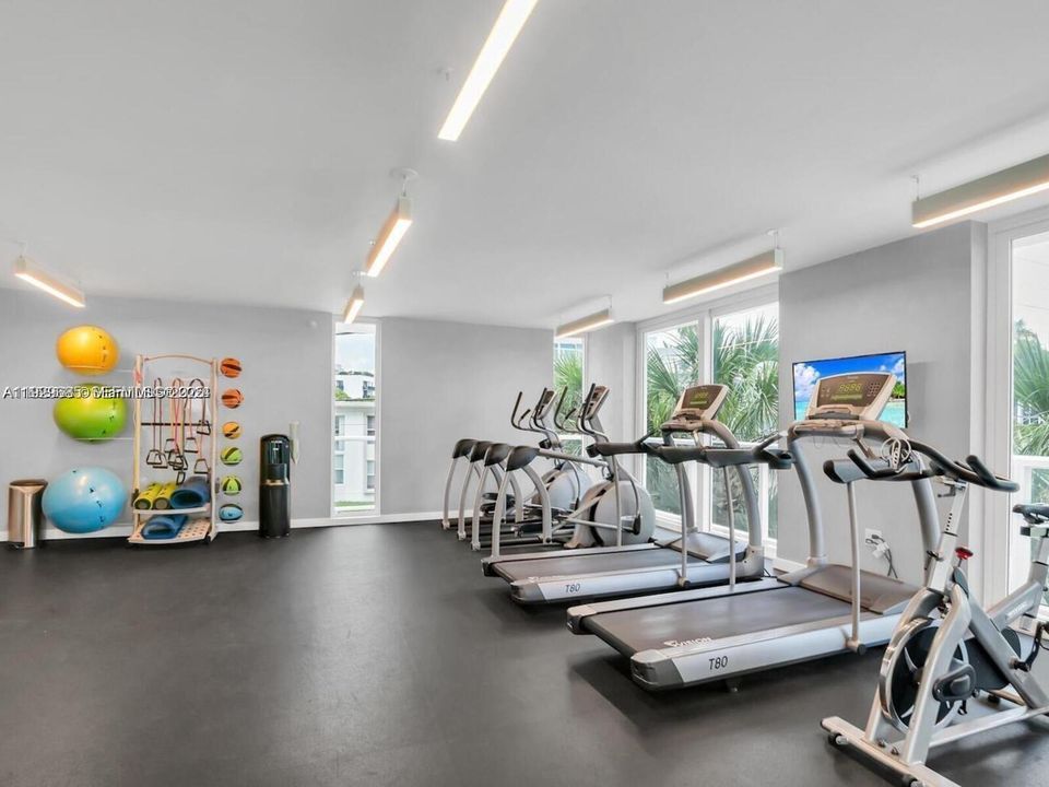 For Rent: $5,950 (2 beds, 2 baths, 1143 Square Feet)