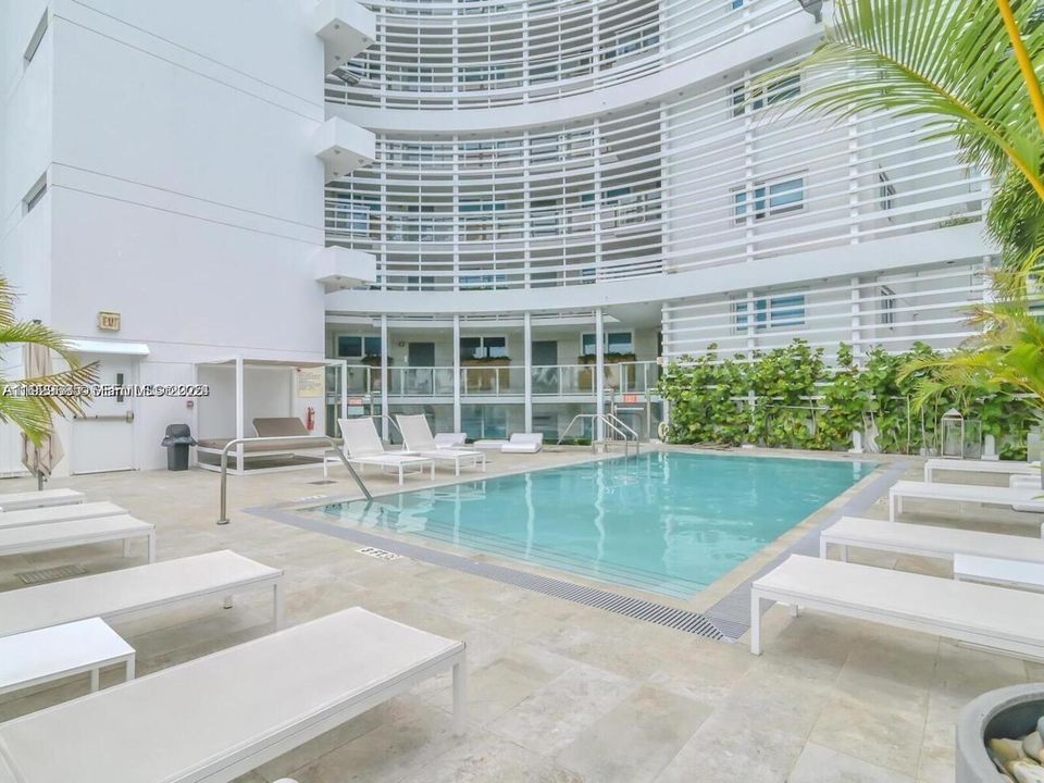 For Rent: $5,950 (2 beds, 2 baths, 1143 Square Feet)