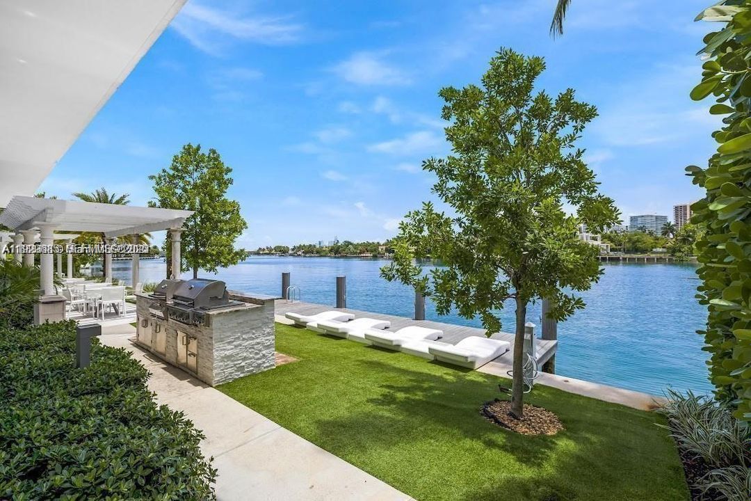 For Rent: $5,950 (2 beds, 2 baths, 1143 Square Feet)