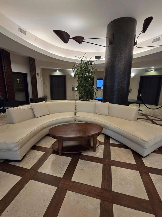 For Rent: $2,800 (1 beds, 1 baths, 953 Square Feet)