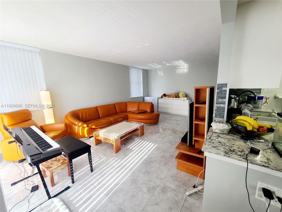 For Sale: $429,000 (2 beds, 2 baths, 1213 Square Feet)