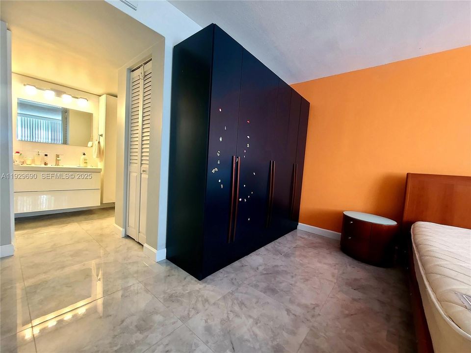 For Sale: $429,000 (2 beds, 2 baths, 1213 Square Feet)