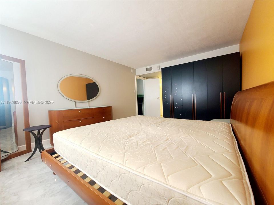 For Sale: $429,000 (2 beds, 2 baths, 1213 Square Feet)