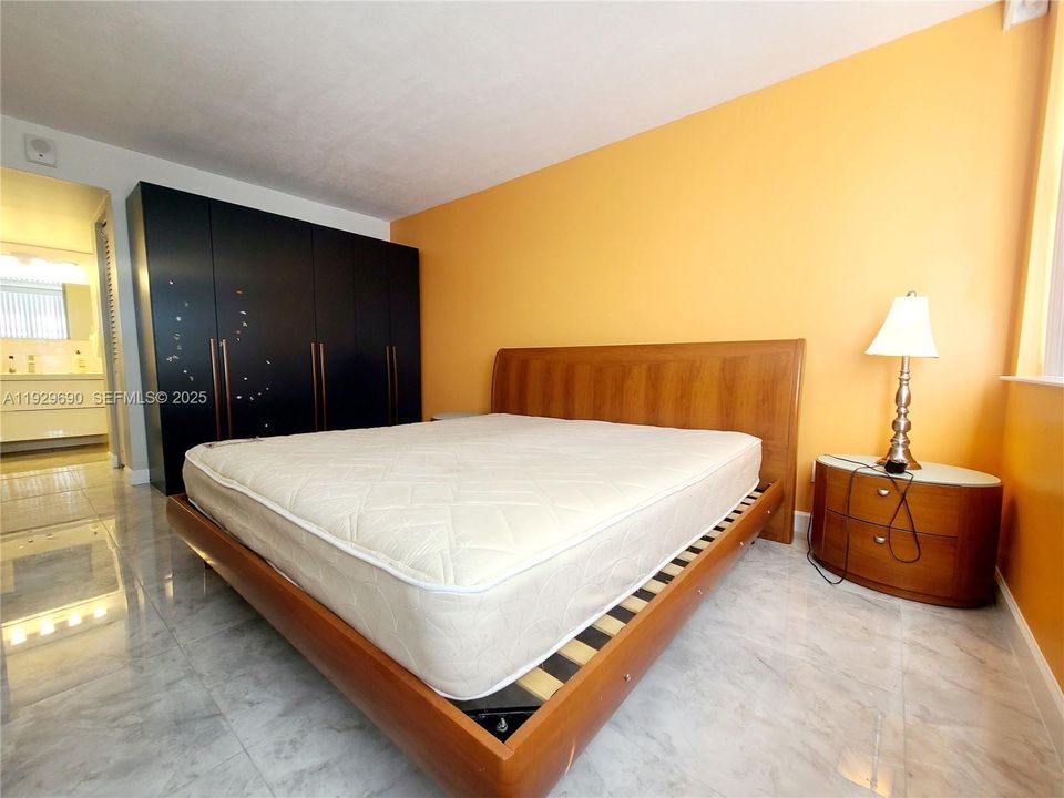 For Sale: $429,000 (2 beds, 2 baths, 1213 Square Feet)