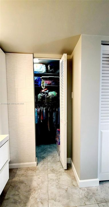 For Sale: $429,000 (2 beds, 2 baths, 1213 Square Feet)