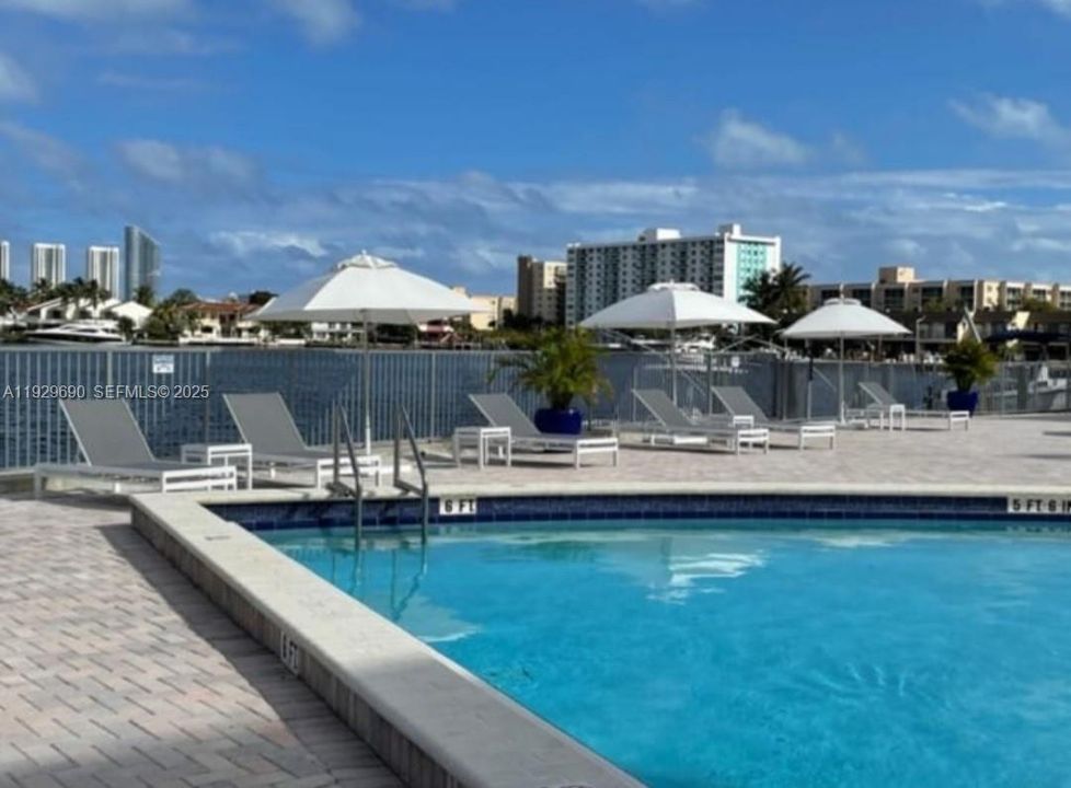 For Sale: $429,000 (2 beds, 2 baths, 1213 Square Feet)