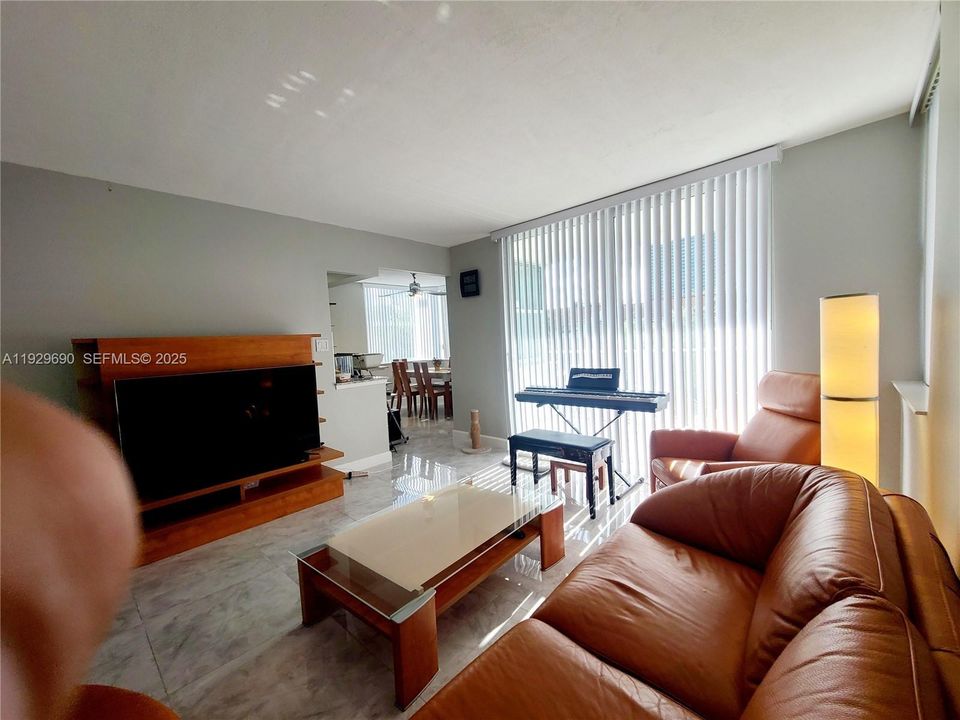 For Sale: $429,000 (2 beds, 2 baths, 1213 Square Feet)