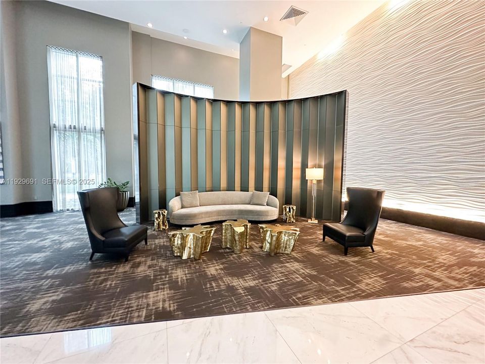 出租: $3,300 (1 贝兹, 1 浴室, 774 平方英尺)