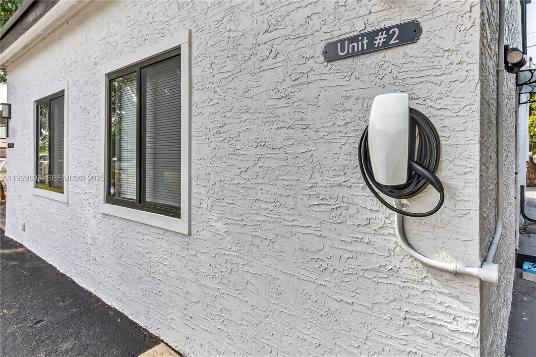 For Rent: $2,950 (2 beds, 1 baths, 1408 Square Feet)