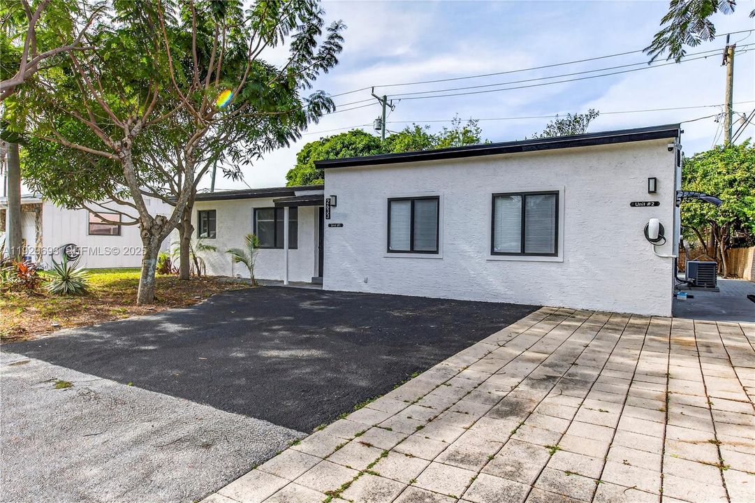 For Rent: $2,950 (2 beds, 1 baths, 1408 Square Feet)