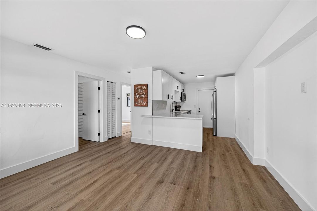 For Rent: $2,950 (2 beds, 1 baths, 1408 Square Feet)